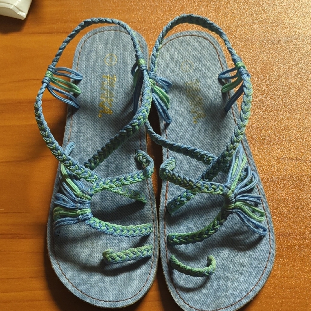 Plaka Sandals